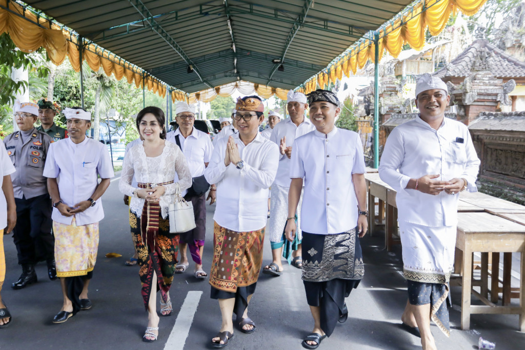 Sekda Adi Arnawa Hadiri Upacara Karya Atma Wedana di Abiansemal
